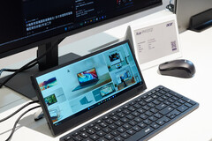 De Acer PM131QT is een klein secundair beeldscherm voor simulatiefans en andere toepassingen