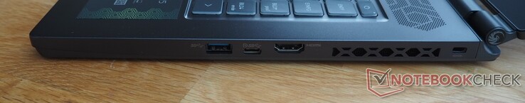 Rechterzijde: USB-A 3.2 Gen 2, USB-C 3.2 Gen 2 (incl. DisplayPort), HDMI, Kensington-slot