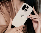 De OnePlus 15 zou volgens de geruchten 8,1 mm dik zijn. Afgebeeld: een promoafbeelding van de telefoon. (Afbeeldingsbron: OnePlus)