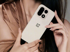 De OnePlus 15 zou volgens de geruchten 8,1 mm dik zijn. Afgebeeld: een promoafbeelding van de telefoon. (Afbeeldingsbron: OnePlus)