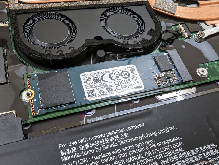 Ondersteuning voor maximaal één M.2 2280 SSD. Het meegeleverde koperen deksel is verwijderd voor deze schermafbeelding