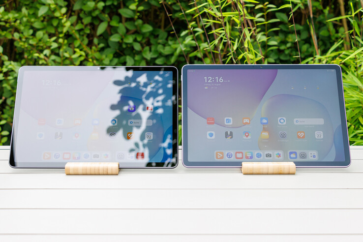 De MatePad 11.5 met en zonder het PaperMatte-scherm (van links naar rechts).