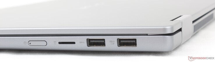 Rechts: Aan/uit-knop, MicroSD-lezer, 2x USB-A 3.2 Gen 1 (5 Gbps)
