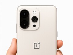 Onofficiële render van de OnePlus 15 waarop de nieuwe cameraconfiguratie te zien is. (Afbeeldingsbron: OnePlus Club op X)
