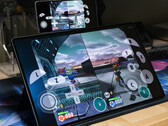 Dolphin Netplay draait Star Fox: Assault op twee verschillende Android-apparaten.