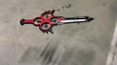 Een afbeelding van de zwaardachtige drone die in de lucht zweeft (bron: Wooden-Journalist902 via Reddit, screenshot)