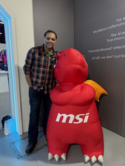 Met Lucky, de draak en mascotte van MSI.