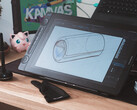 Huion Kamvas 16 Gen 3 op bureau met stylus, tekenhandschoen en toetsenbord