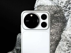 De Honor Magic9 Pro Max, afgebeeld in de kleur Zilver