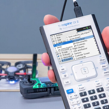 Via een menusysteem kunnen leerlingen snel drone-functiecommando's in Python-code invoeren om hun Robolink CoDrone Edu-drones te programmeren. (Afbeeldingsbron: TI)