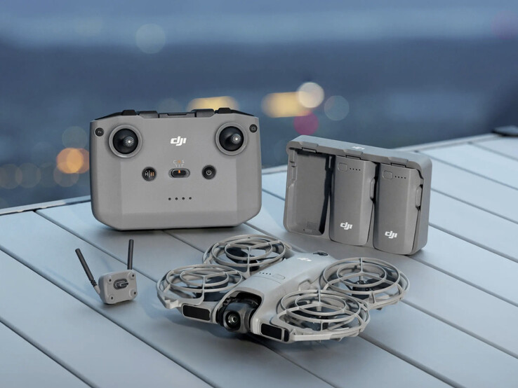 De DJI Neo 2 met zijn digitale videotransmissiemodule en andere accessoires. (Afbeeldingsbron: DJI)