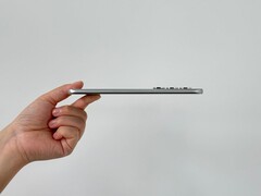 De Infinix Hot 60 Pro+ lijkt een drievoudige camera-opstelling op de achterkant te hebben. (Afbeeldingsbron: UniverseIce op X)