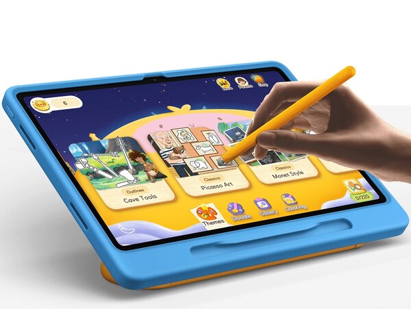 De Redmi Pad 2 Play Bundel wordt geleverd met een siliconen beschermhoes en een stylus zonder batterij. (Afbeeldingsbron: Xiaomi)