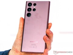 De Galaxy S22 Ultra komt nu in aanmerking voor One UI 6 in sommige markten. (Afbeeldingsbron: Notebookcheck)