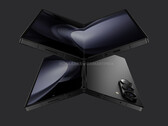 De Galaxy Z Fold5 wordt mogelijk opgevolgd door twee modellen, waaronder een Galaxy Z Fold6 Ultra. (Afbeeldingsbron: @OnLeaks en SmartPrix)