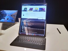De ThinkPad X1 Fold 2022 is groter geworden (afbeelding: Notebookcheck)