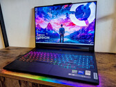 Een van de hoogtepunten van de Legion 9i 16IRX8 is de dunne behuizing en het ingetogen, maar duidelijk nog steeds gaming-achtige ontwerp.