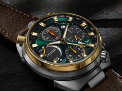 Schuine weergave van de Citizen Promaster Tsuno Chrono Racer, waarbij de opvallende „bullhead“-kast, de goudkleurige lunette en de aan de bovenkant geplaatste chronograafknoppen goed tot hun recht komen.