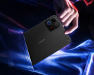 De Win Tablet heeft een 8,4-inch scherm. Op de afbeelding: een promotiefoto die het compacte ontwerp van het apparaat laat zien.