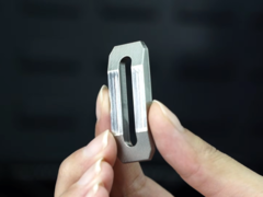 Makera Z1 titaniumbewerking levert indrukwekkende resultaten op. (Afbeelding bron: Makera op YouTube)