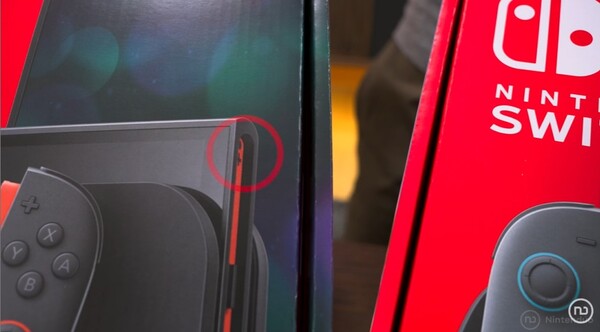 Op de afbeelding van de Switch 2 op de verpakking van de nieuwe versie is een schroef zichtbaar op de rechterrail.