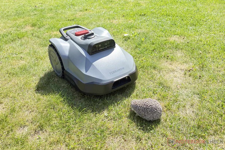 Tijdens de tests detecteerde de TerraMow Mini 500 onze nep-egel en andere obstakels op betrouwbare wijze.
