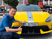 Xiaomi president poseert met een SU7 Ultra geregistreerd in Duitsland (Foto bron: William Lu op Weibo)