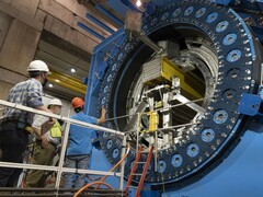 Deze afbeelding toont de installatie van de binnenste hadron calorimeter in de sPHENIX (Afbeeldingsbron: Brookhaven National Laboratory; bijgesneden)