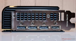 Poorten: 3x DisplayPort 2.1b-uit, 1x HDMI 2.1b-uit