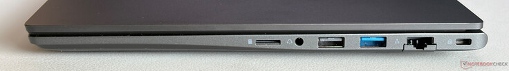 Juist: microSD-kaartsleuf, 3,5 mm stereo-aansluiting, USB-A 2.0, USB-A 3.2 (5 Gbit/s), Gigabit-Ethernet, vergrendelingssleuf