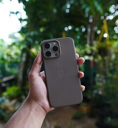 Applede FineWoven iPhone 15 Pro en 15 Pro Max hoesjes zijn voorzien van MagSafe. (Bron: Hkm Saharan op Unsplash)