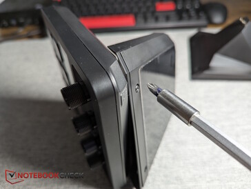 Verwijder de twee schroeven