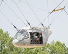 Het model van de vliegtuigromp hangt 35 voet in de lucht (bron: NASA en Mark Knopp; bijgesneden)