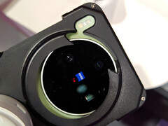 Een blik op de achterkant van de Vivo X300 Max.