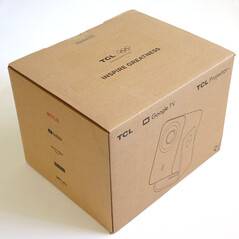 De TCL C1 projector wordt geleverd in een onopvallende kartonnen doos. (Afbeeldingsbron: Notebookcheck)