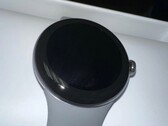 De Pixel Watch heeft een veel dikkere bezel dan marketing renders suggereren. (Beeldbron: u/Suckmyn00dle)