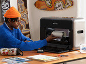 De eufyMake E1 UV-printer kan tot 300 materialen bedrukken. (Afbeeldingsbron: Anker)