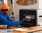 De eufyMake E1 UV-printer kan tot 300 materialen bedrukken. (Afbeeldingsbron: Anker)