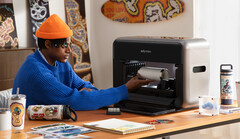 De eufyMake E1 UV-printer kan tot 300 materialen bedrukken. (Afbeeldingsbron: Anker)