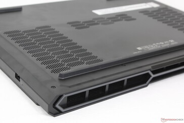 RGB LED's strekken zich uit over de achterste ventilatieroosters en de voorste rand