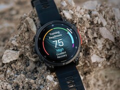 De Fenix 8 (foto) van Garmin is een van de smartwatches die bètaversie 21.18 ontvangen. (Afbeelding bron: Garmin)
