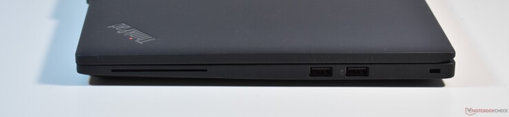 rechts: Smartcardlezer, 2x USB A 3.2 Gen 1, Kensington Lock-sleuf