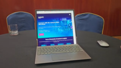 Lenovo's concept van een oprolbare laptop. (Bron: Notebookcheck via YouTube)