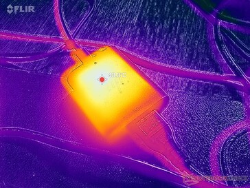 AC-adapter bereikt meer dan 43 C bij zware belastingen