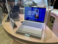 De Acer Swift 16 AI heeft een enorm trackpad. (Afbeelding bron: Notebookcheck)
