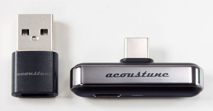 Bij de Acoustune ATX001 Bluetooth-zender wordt een USB-C naar USB-A adapter geleverd.