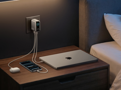 De nieuwe Anker-oplader (100W, 3 poorten, Smart Display) (afbeelding) is nu in zilver verkrijgbaar in de VS. (Afbeeldingsbron: Anker)