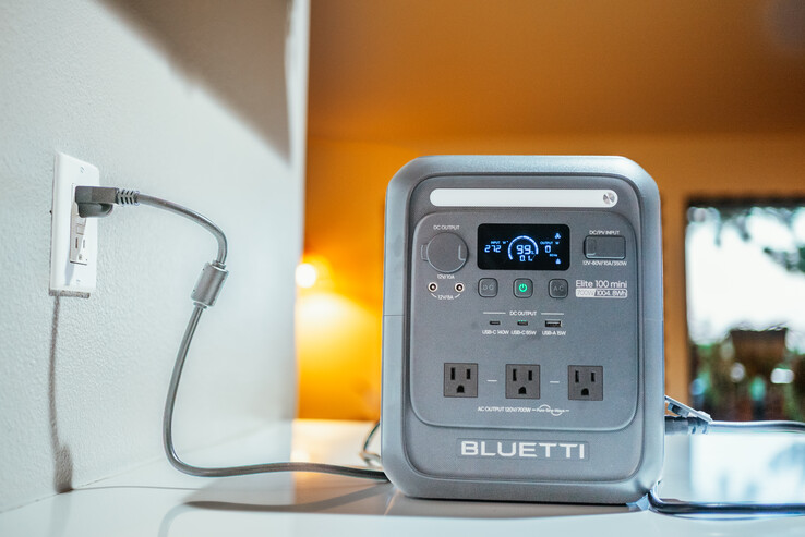 De Elite 100 mini beschikt over een ingebouwd LED-lampje en een slim display