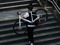 Roadlite:ON CF: Lichtgewicht e-bike met riemaandrijving