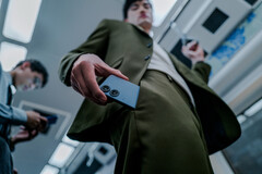 De ASUS Zenfone 9 arriveert in vier kleuren vanaf €799. (Afbeelding bron: ASUS)